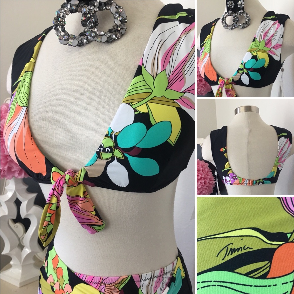 🌺 Trina Turk 
Floral Print Swimsuit Top